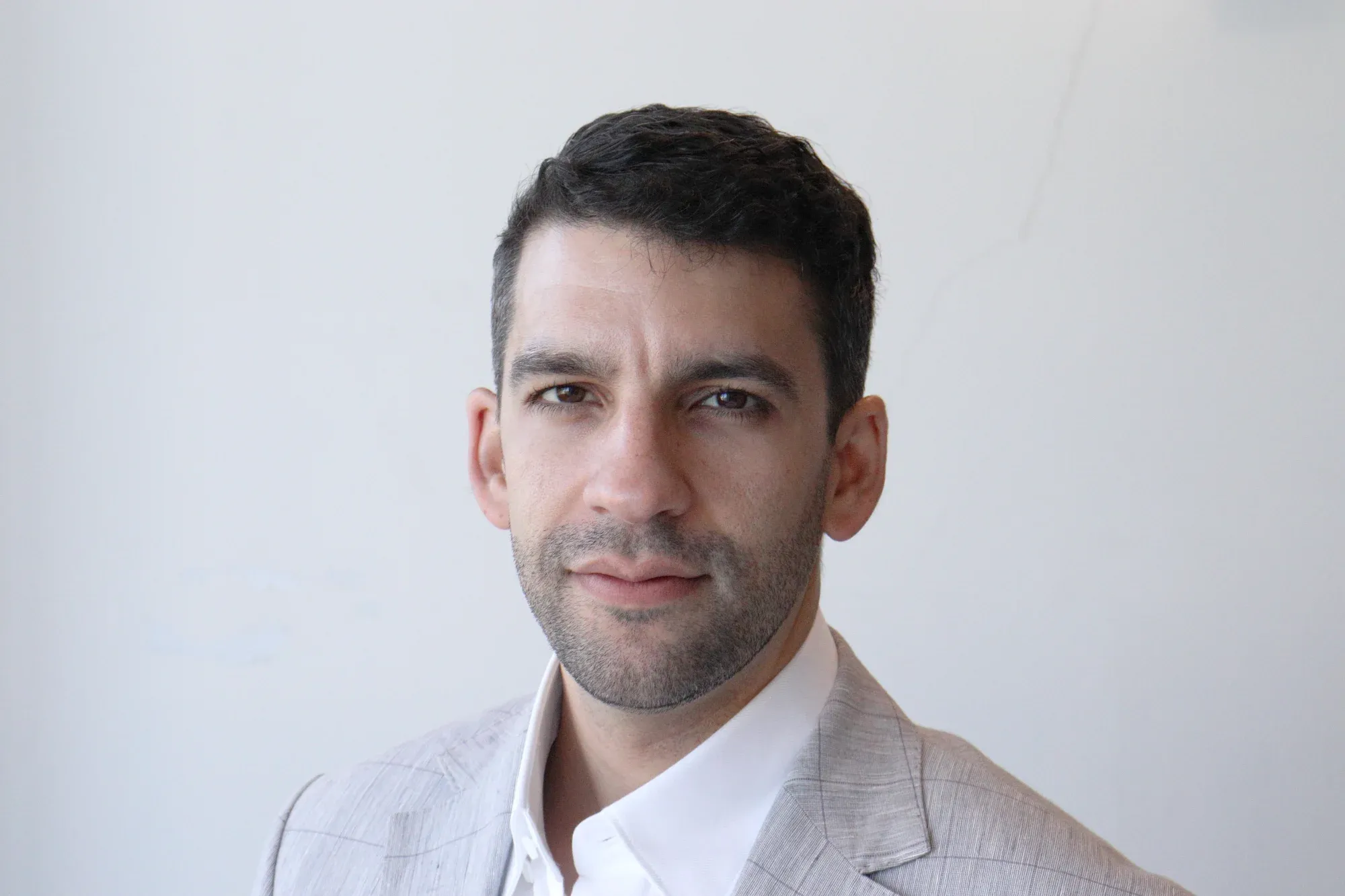 Portrait of Dr Justin Parr